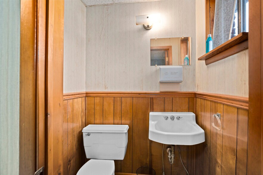 More Photos Of 130 N Main St, Petal Medical For Sale