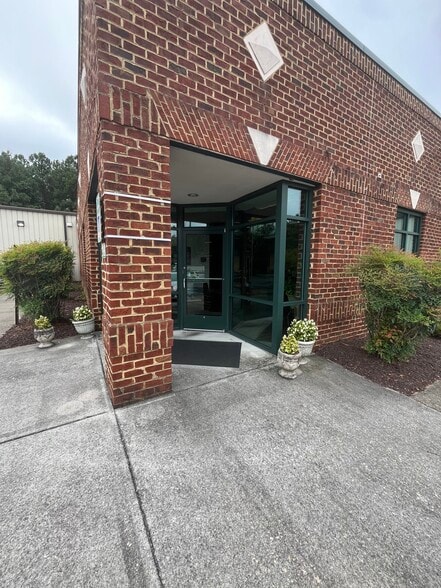 More Photos Of 9500 Burge Ave, Richmond Manufacturing For Lease