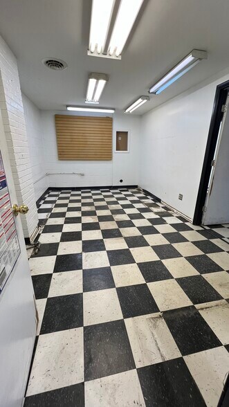 More Photos Of 894 E Little Creek Rd, Norfolk Auto Repair For Lease