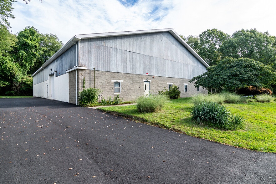 More Photos Of 102 Dean Knauss Dr, Narragansett Warehouse For Lease