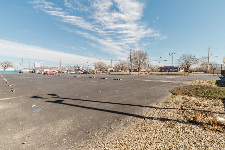 More Photos Of 3101 S Broadway St, Wichita Freestanding For Sale