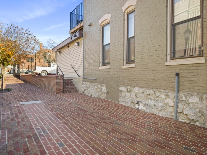 More Photos Of 34 W Franklin St, Hagerstown Apartments For Sale