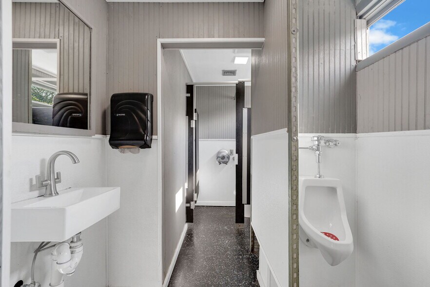 More Photos Of 287 N Elm St, Westfield Restaurant For Sale