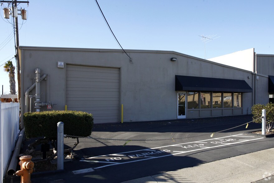 Primary Photo Of 2545 Albatross Way, Sacramento Warehouse For Lease