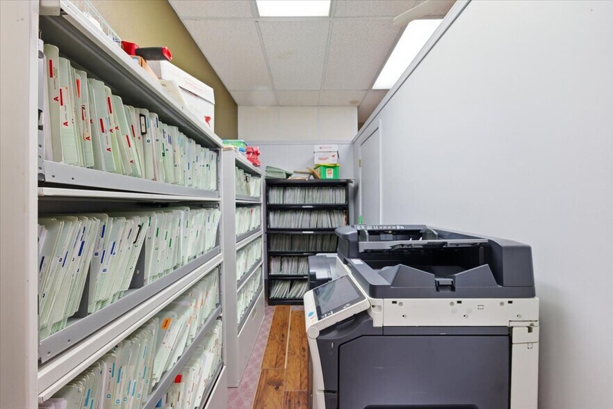 More Photos Of 24 N Walnut St, Glenwood Medical For Sale