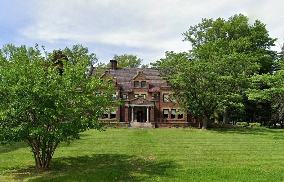 More Photos Of 715 Buchtel Ave, Akron Office For Sale