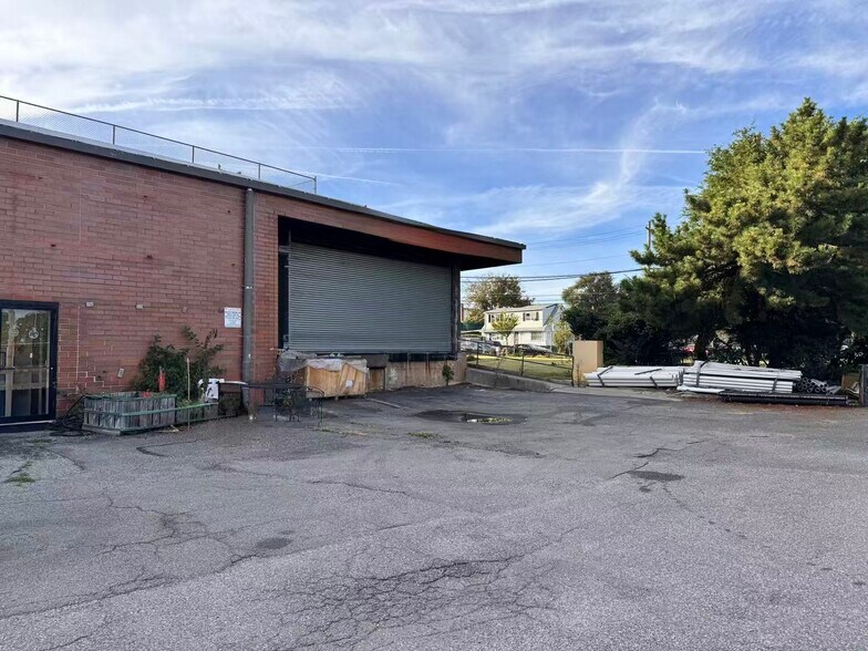 More Photos Of 2510 Ulmer St, College Point Warehouse For Lease