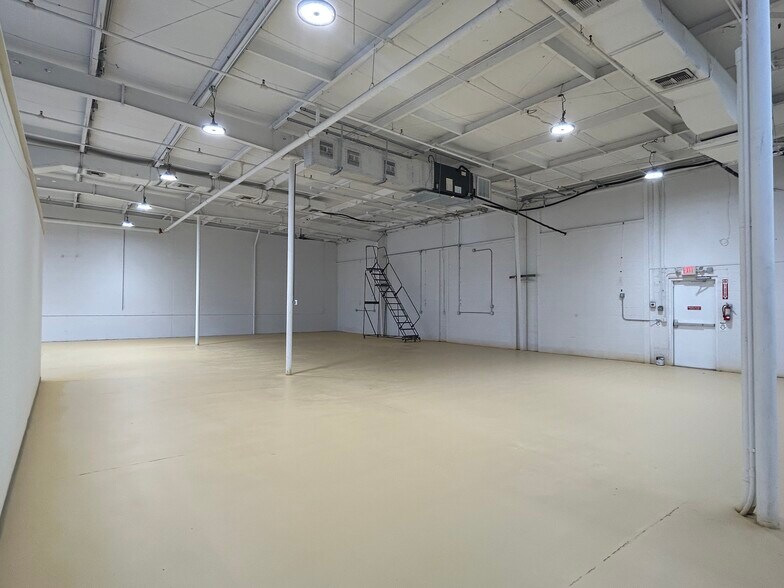 More Photos Of 7400 US Highway 19, New Port Richey Storefront For Lease