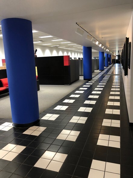 More Photos Of 1202 Thomas Beck Rd, Des Moines Flex For Lease