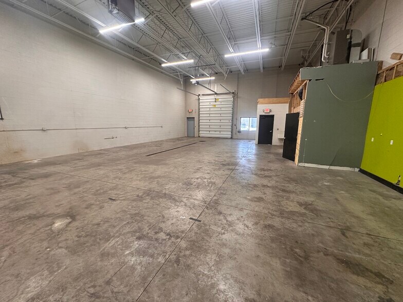 More Photos Of 3408 Busch Dr SW, Grandville Manufacturing For Sale