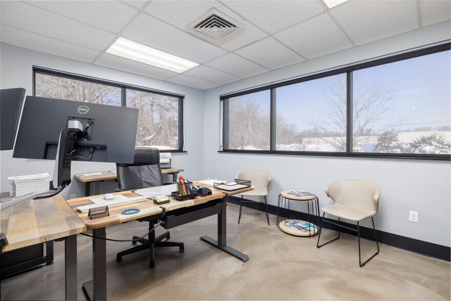 More Photos Of 151 Strong Rd, South Windsor Service For Sale