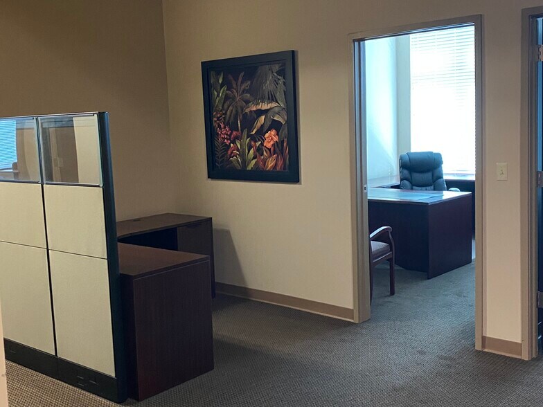 More Photos Of 12450 Roosevelt Blvd, Saint Petersburg Office Residential For Lease