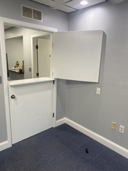 More Photos Of 2595 Tampa Rd, Palm Harbor Office For Lease