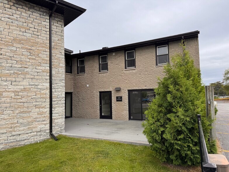 More Photos Of 826 Princess St, Kingston Office For Sale