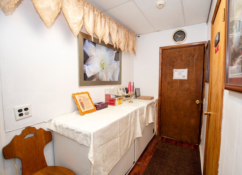 More Photos Of 900 E 9th St, Chester Religious Facility For Sale