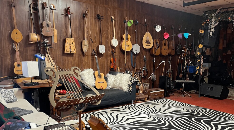 More Photos Of 1001 Winterville Rd, Athens Showroom For Lease
