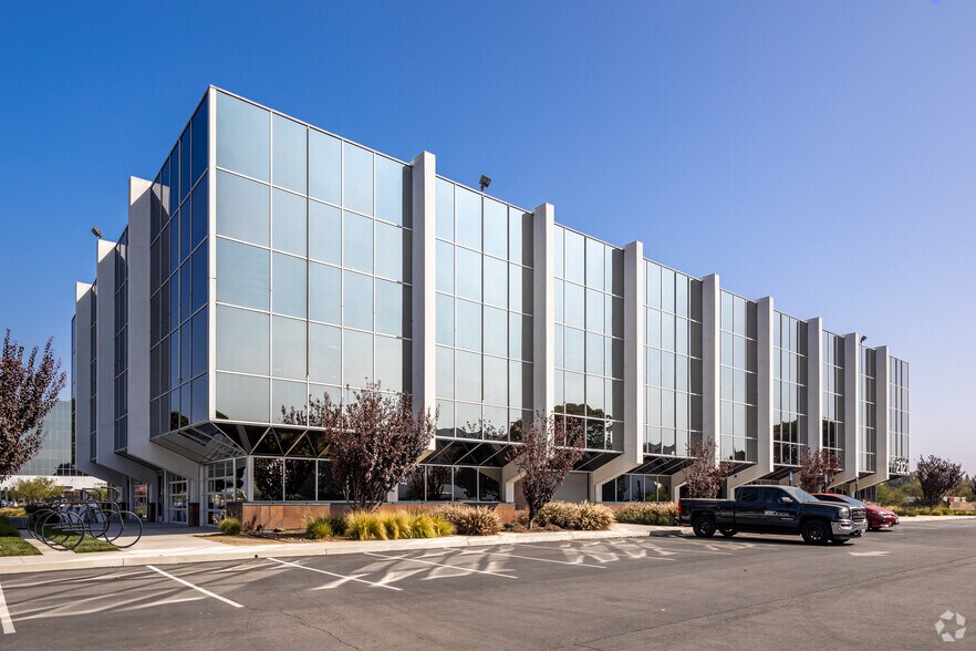 More Photos Of 2150 Towne Centre Pl, Anaheim Unknown For Lease