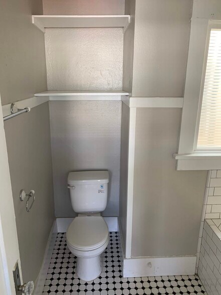 More Photos Of 322 Daisy Ave, Long Beach Apartments For Sale