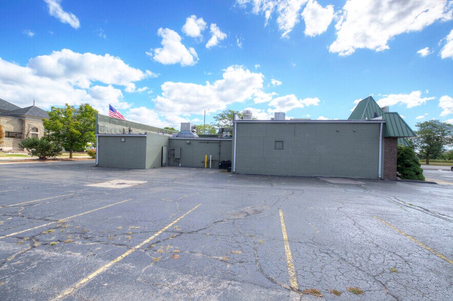 More Photos Of 1744 Biddle Ave, Wyandotte General Retail For Sale