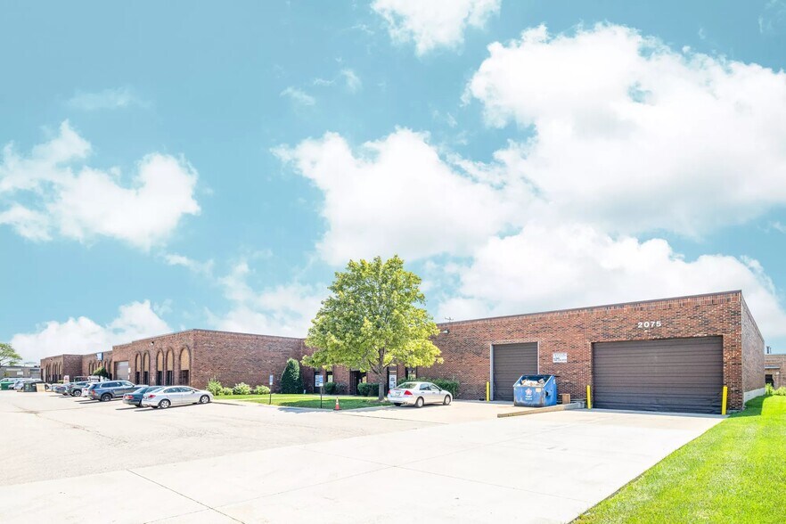 Primary Photo Of 2075-2185 Estes Ave, Elk Grove Village Warehouse For Lease