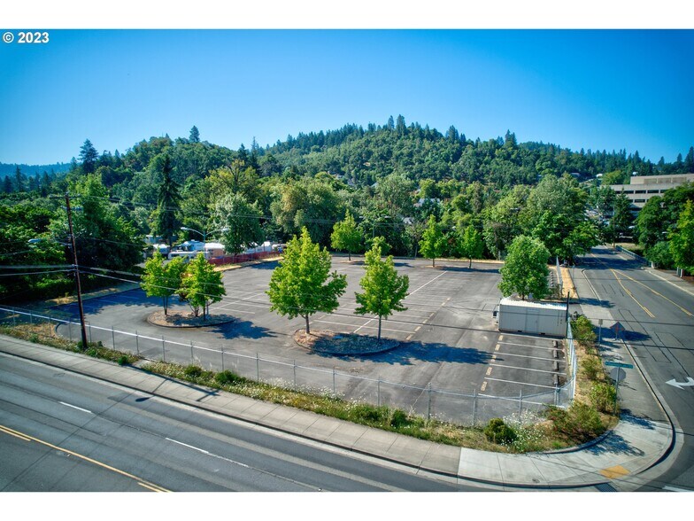 More Photos Of 0 DIAMOND LAKE blvd, Roseburg Land For Sale