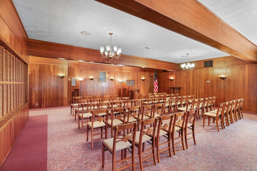 More Photos Of 520 2nd St, Excelsior Funeral Home For Sale