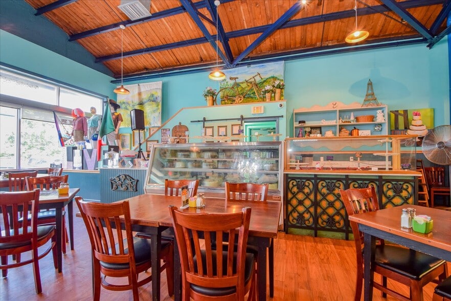 More Photos Of 1212 4th St SW, Roanoke General Retail For Sale