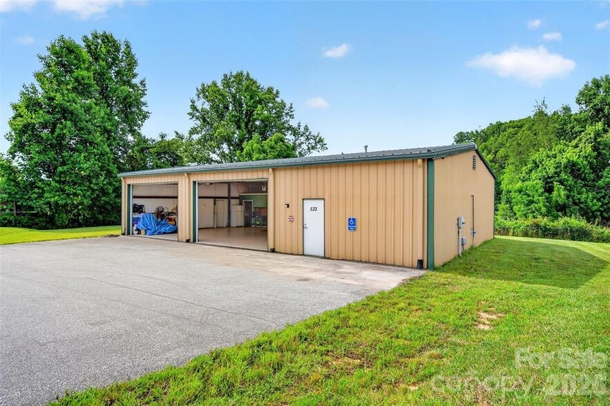 More Photos Of 533 Catawba River Rd, Old Fort Flex For Sale