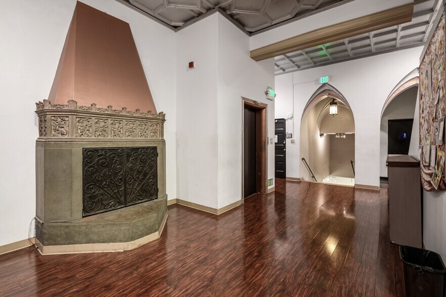 More Photos Of 6763 Hollywood Blvd, Los Angeles General Retail For Lease