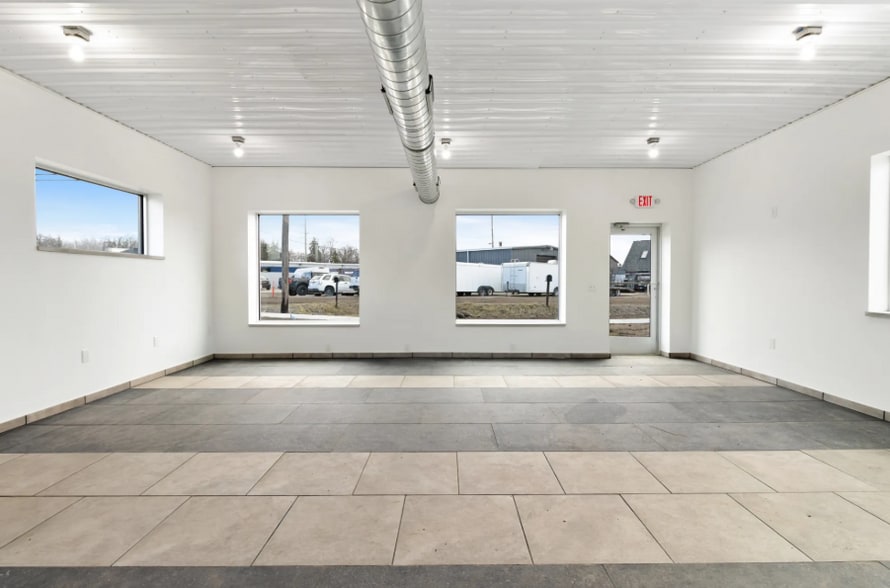 More Photos Of 2627 Williams Dr, Waterford Warehouse For Lease