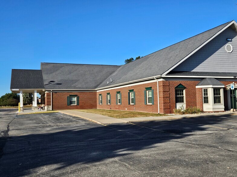 More Photos Of 4700 Mcleod Dr E, Saginaw Medical For Lease