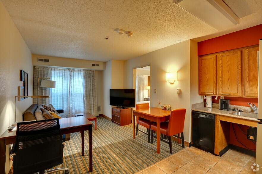 More Photos Of 8018 Delaware Pl, Merrillville Hotel For Sale