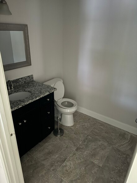 More Photos Of 1950 N Park Pl, Atlanta Office For Sale