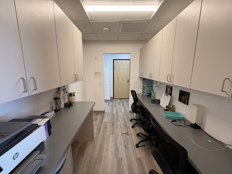 More Photos Of 1197 E Oak St, Phoenix Medical For Sale