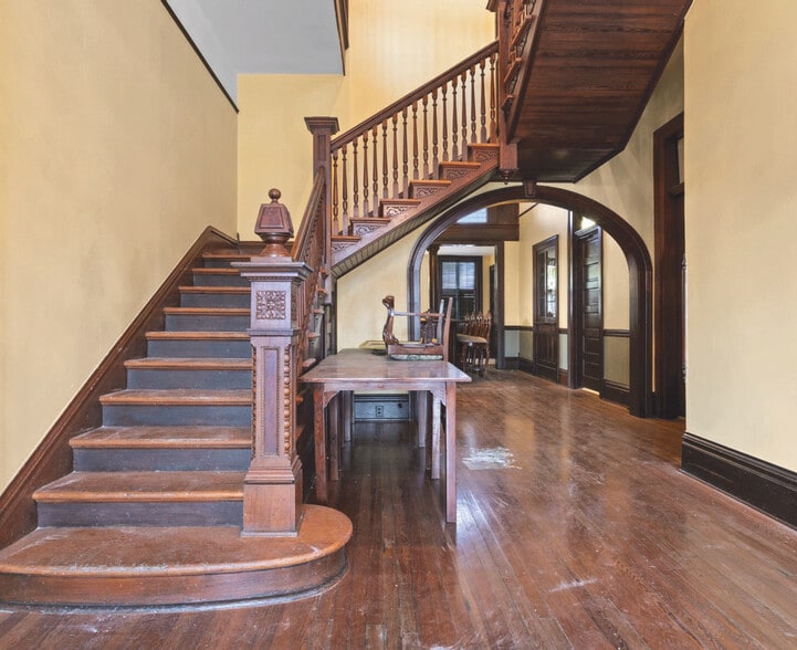 More Photos Of 770 Jackson St, Biloxi Lodge Meeting Hall For Sale