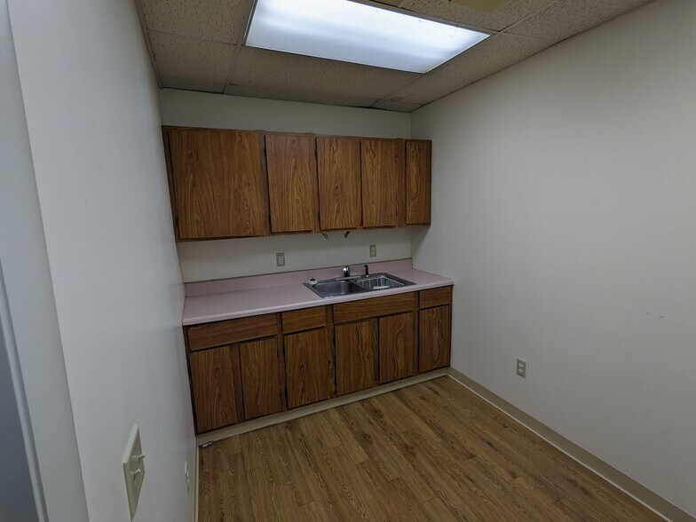 More Photos Of 5813 Stone Hill Rd, Lakeville Warehouse For Sale