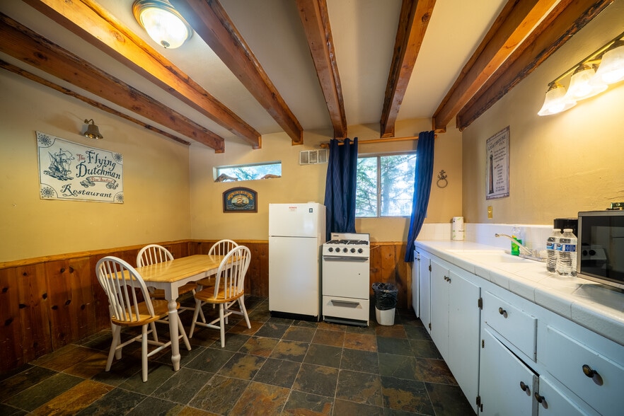 More Photos Of 42268 Moonridge Rd, Big Bear Lake Hotel For Sale