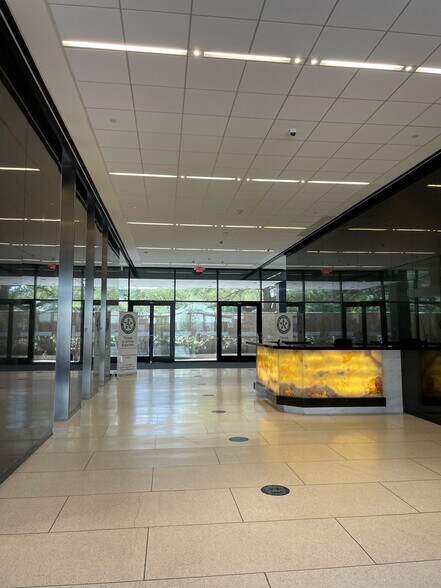 More Photos Of 4900 Fournace Pl, Bellaire Office For Lease