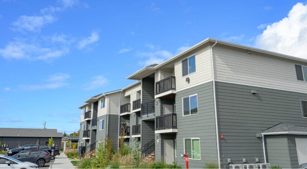 More Photos Of 200 E McCorquedale Rd, Burlington Apartments For Sale