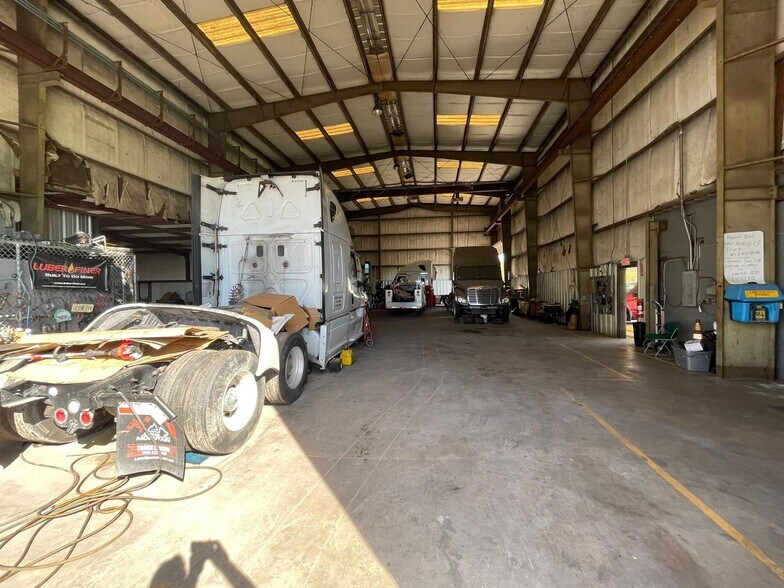 More Photos Of 4712 Old Tampa Hwy, Kissimmee Warehouse For Sale