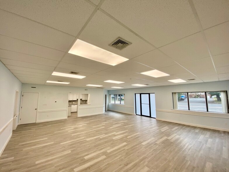 More Photos Of 2 Center St, Tariffville Freestanding For Sale