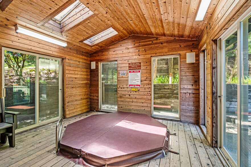 More Photos Of 11744 Galice Rd, Merlin Hotel For Sale