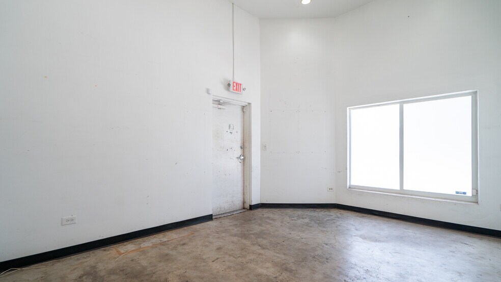 More Photos Of 1400 NE 131st St, North Miami Warehouse For Lease