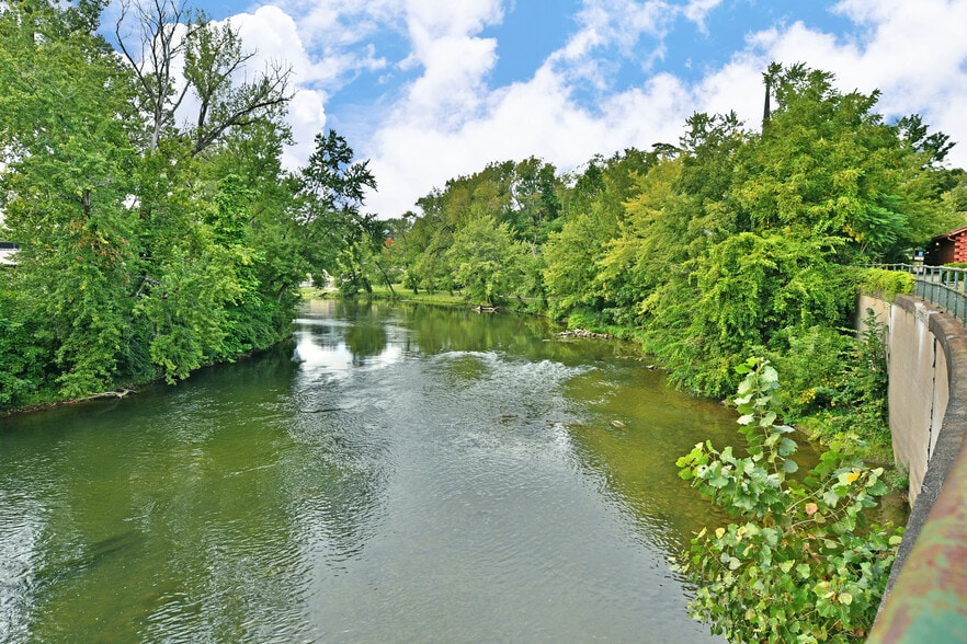 More Photos Of 108 Main Ave SW, Warren Office Residential For Lease