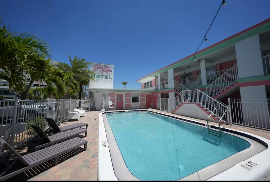Primary Photo Of 345 Hamden Dr, Clearwater Hotel For Sale