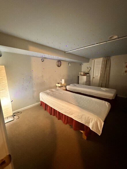 More Photos Of 1658 33rd St NW, Washington Storefront Retail Office For Sale