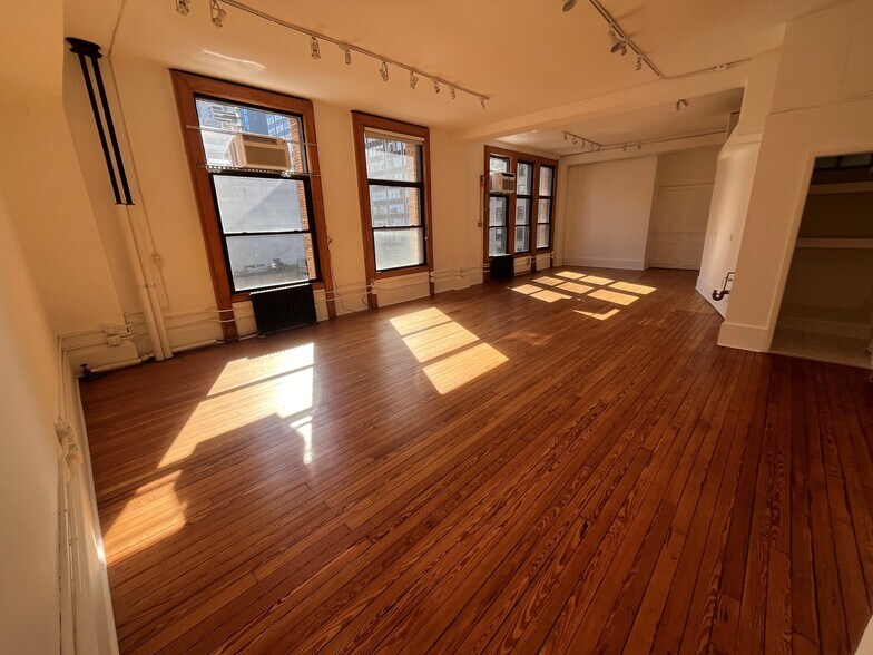 More Photos Of 66 W Broadway, New York Office For Lease