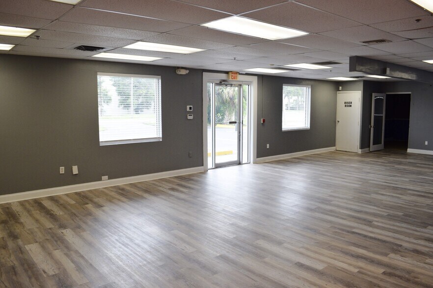 More Photos Of 2400 Silver Star Rd, Orlando Distribution For Sale