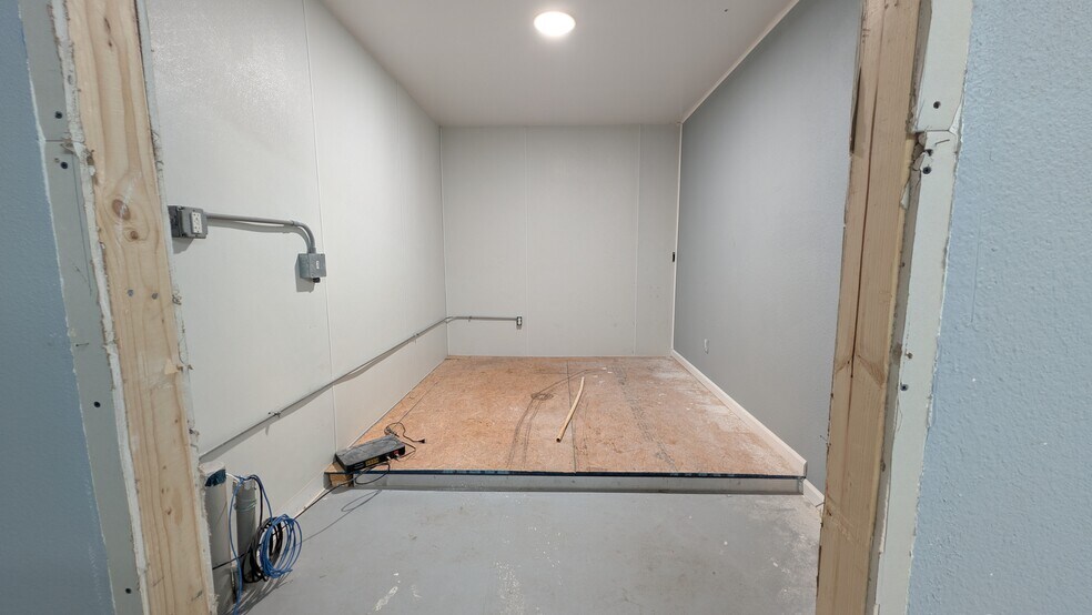 More Photos Of 515 Mountain Dr, Destin Flex For Lease