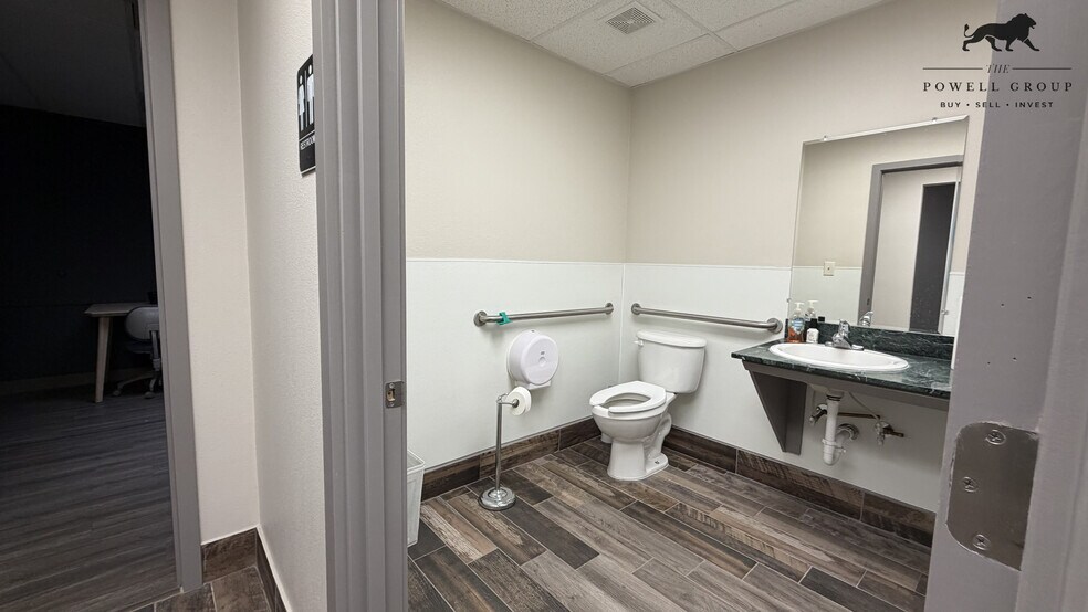 More Photos Of 5730 66th St, Lubbock Medical For Sale